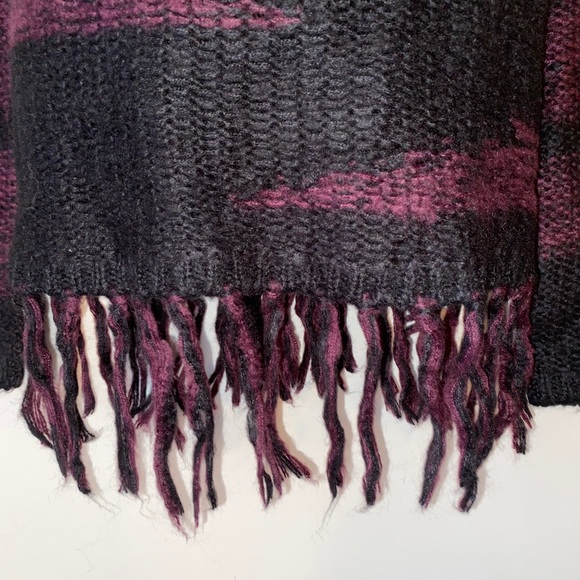 💫 VENUS CONTRASTED FRINGE TURTLE NECK SWEATER. - Picture 3 of 5